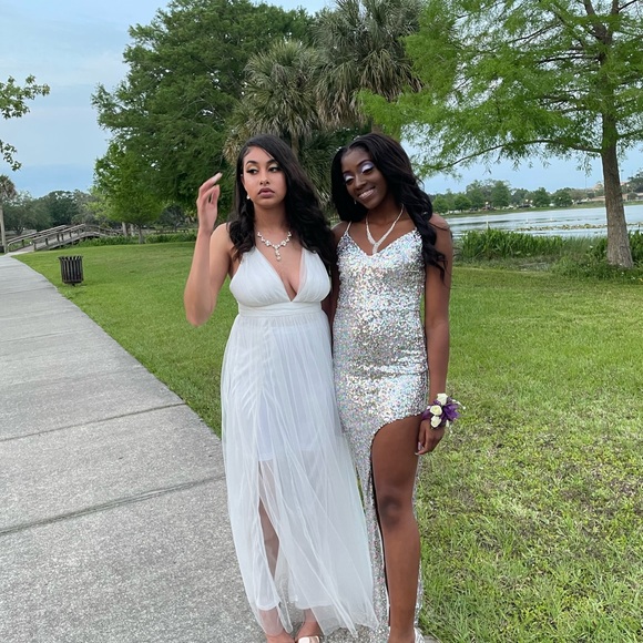 White prom/ event dress with slits, size small & worn 2 times - Picture 10 of 12